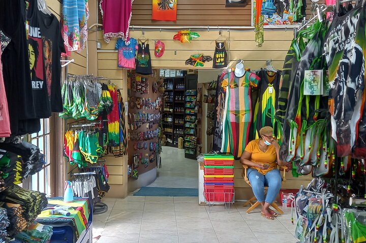 Montego Bay Sightseen Shopping & Beaches